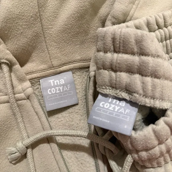 ARITZIA Cozy Fleece Boyfriend Zip Up + Sweatpants Bundle - Picture 5 of 6